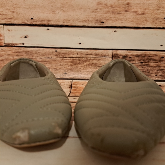 H&M sage green quilted flats - Picture 4 of 8